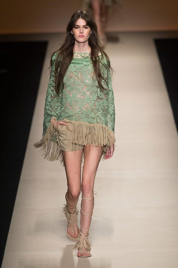 حوريات بوهيمية في عرض Alberta Ferretti لربيع وصيف 2015