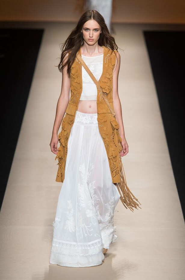 حوريات بوهيمية في عرض Alberta Ferretti لربيع وصيف 2015