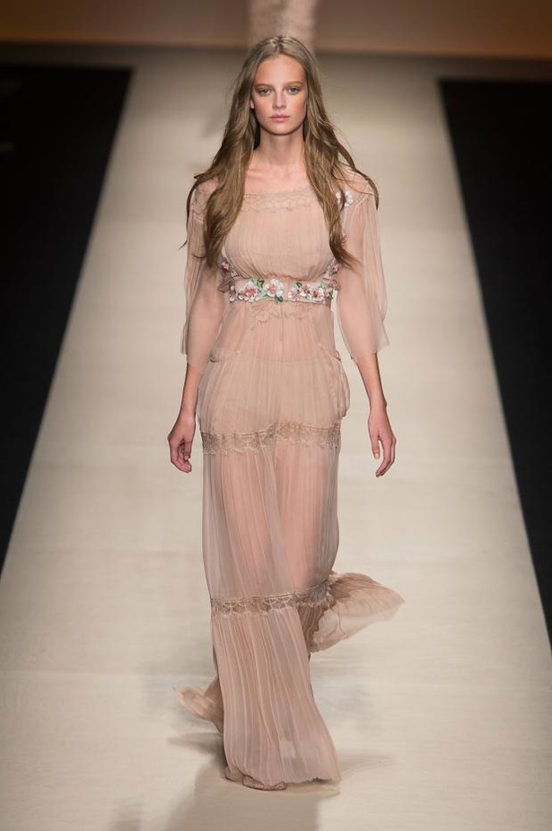 حوريات بوهيمية في عرض Alberta Ferretti لربيع وصيف 2015