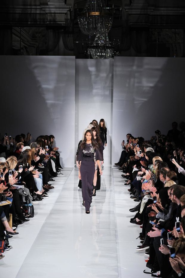 Antonio Berardi وشياكة الأسود