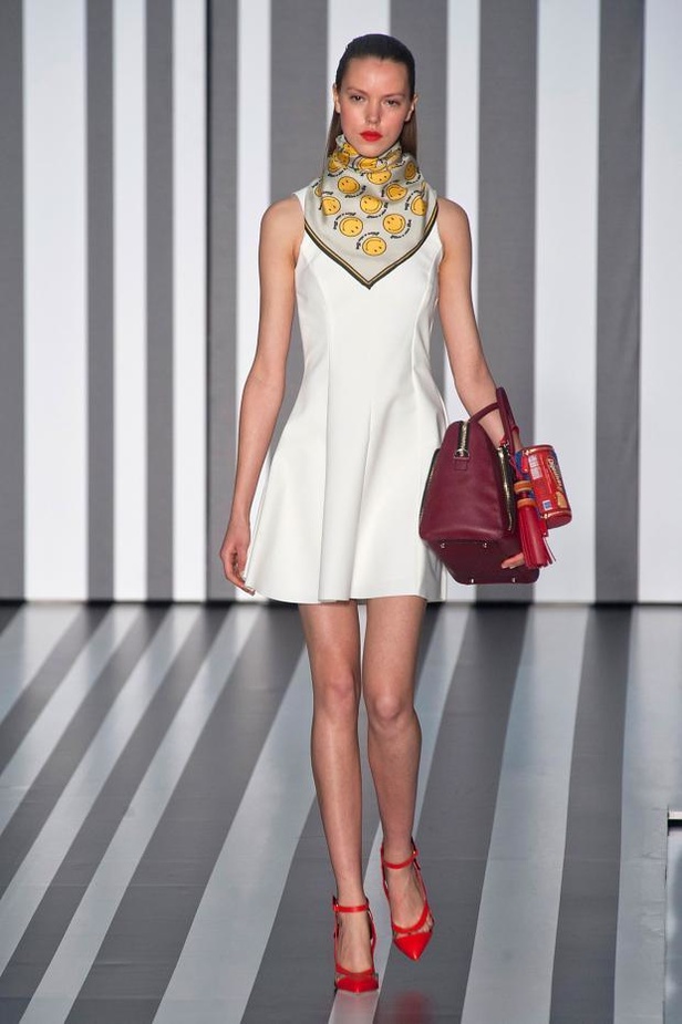 Anya Hindmarch... تصميم واحد يكسر القواعد