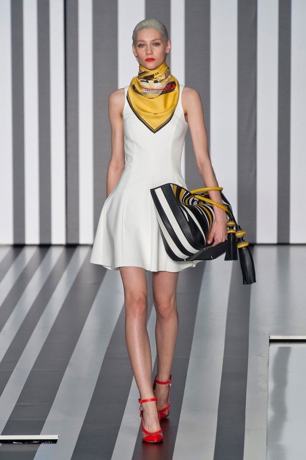 Anya Hindmarch... تصميم واحد يكسر القواعد