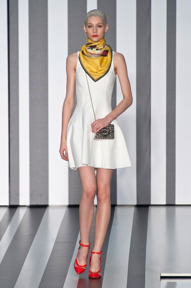 Anya Hindmarch... تصميم واحد يكسر القواعد