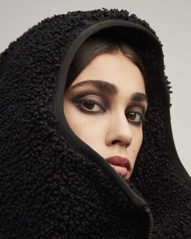 مجموعة ديور Dior لخريف وشتاء 2021-2022 تنقلنا إلى عالم القصص الخيالية بتصاميم أنثوية ساحرة