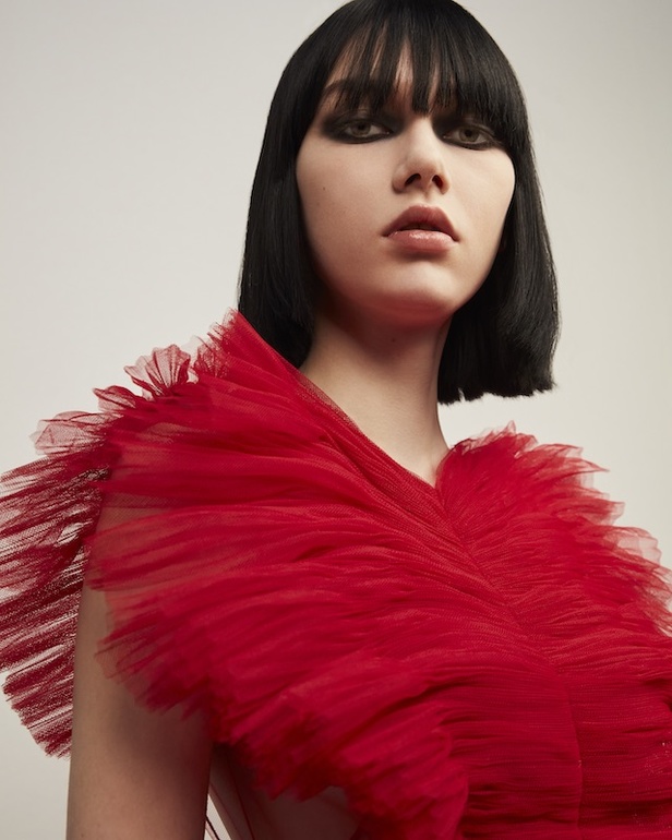 مجموعة ديور Dior لخريف وشتاء 2021-2022 تنقلنا إلى عالم القصص الخيالية بتصاميم أنثوية ساحرة