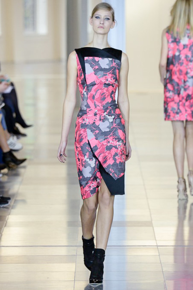 مجموعة Antonio Berardi لمحبات القصات الهندسية