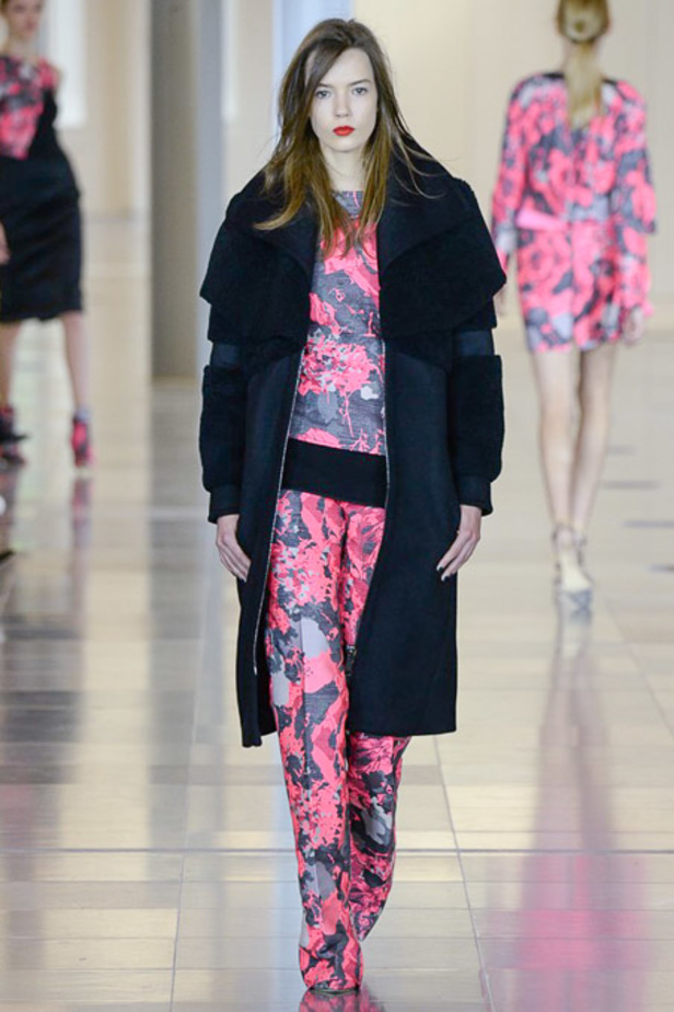 مجموعة Antonio Berardi لمحبات القصات الهندسية