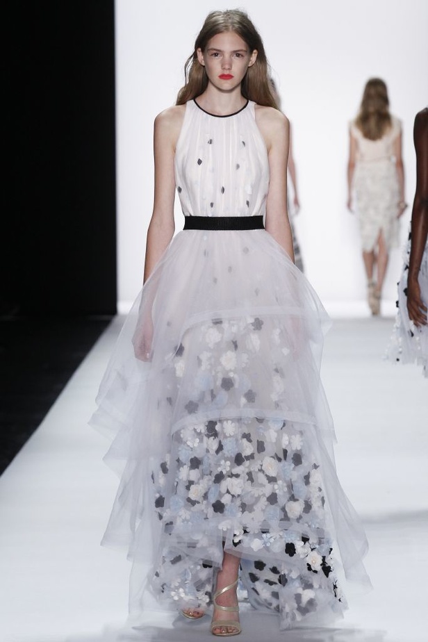 Badgley Mischka رونق السجادة الحمراء في الخمسينيات!