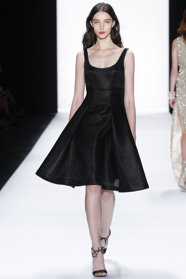 Badgley Mischka رونق السجادة الحمراء في الخمسينيات!