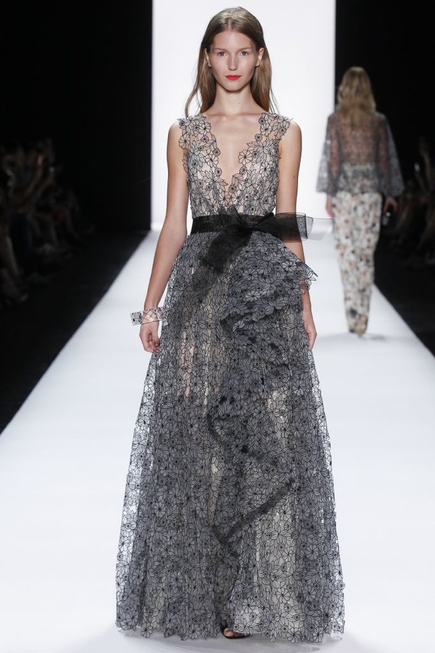 Badgley Mischka رونق السجادة الحمراء في الخمسينيات!