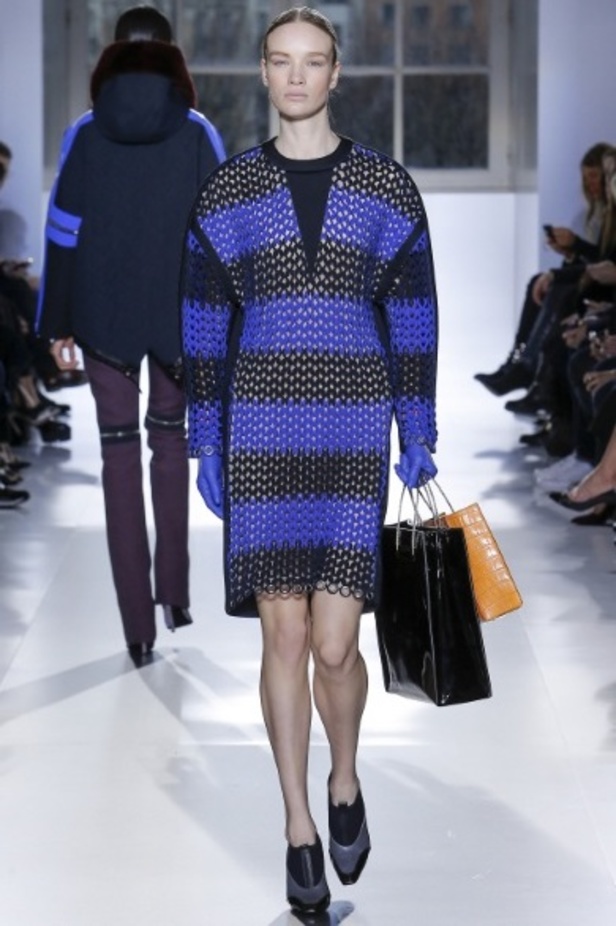 Balenciaga عبقرية أنصاف الحلول