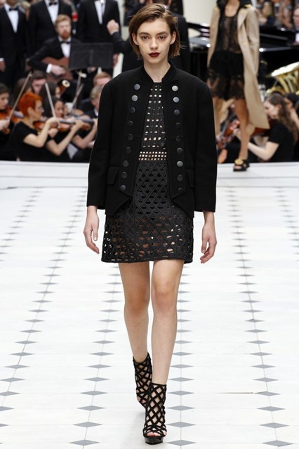 مجموعة Burberry لربيع و صيف 2016