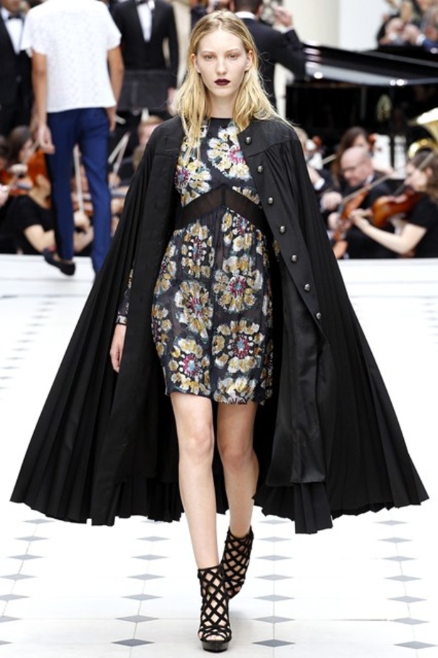 مجموعة Burberry لربيع و صيف 2016