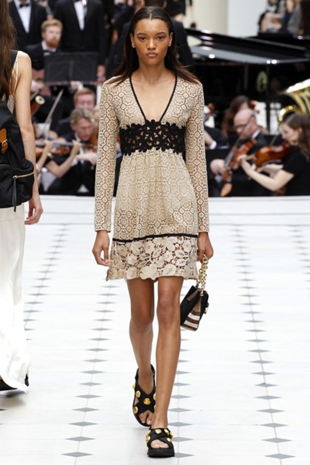 مجموعة Burberry لربيع و صيف 2016