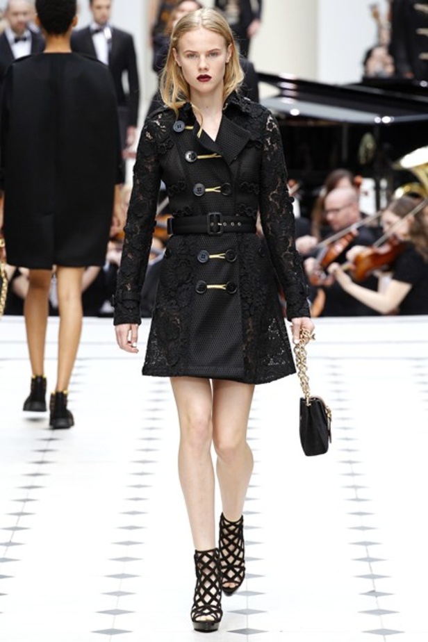 مجموعة Burberry لربيع و صيف 2016