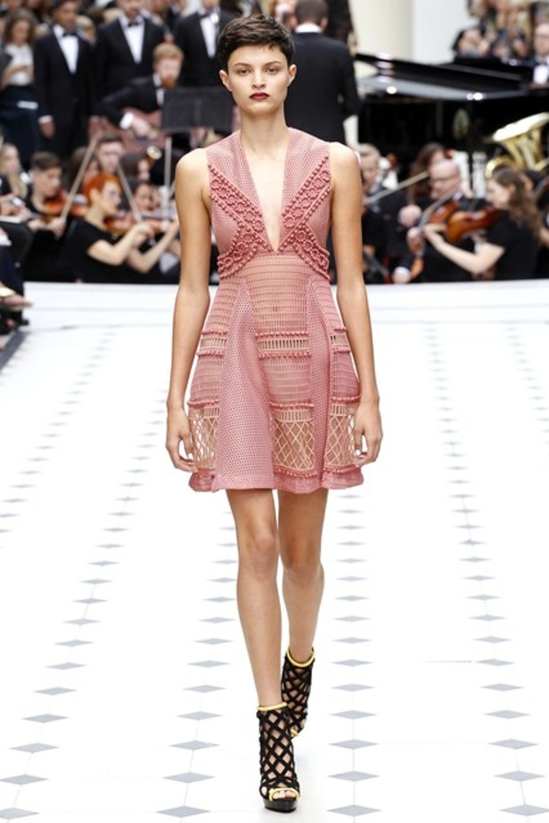 مجموعة Burberry لربيع و صيف 2016