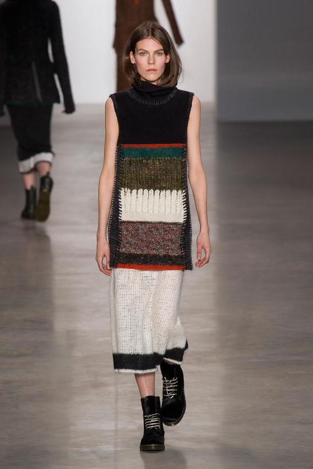 Calvin Klein يغزل الأناقة بخيوط الشمس