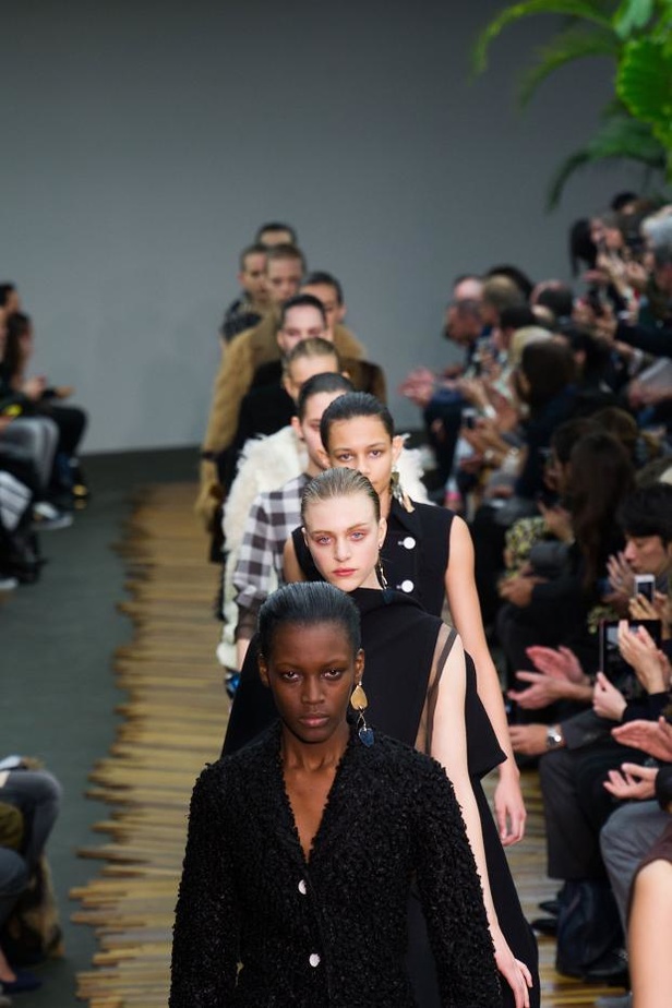 Celine... أزياء عملية لإطلالاتك اليومية