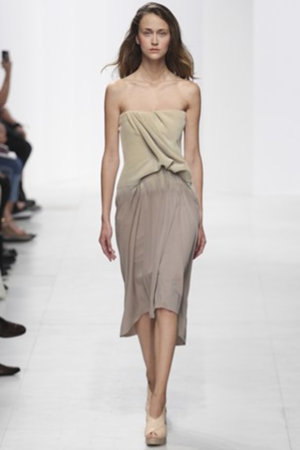 Chalayan .. هكذا يكون الصيف 