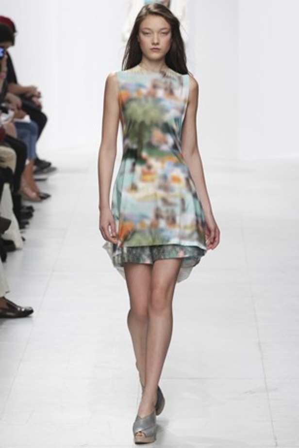 Chalayan .. هكذا يكون الصيف 
