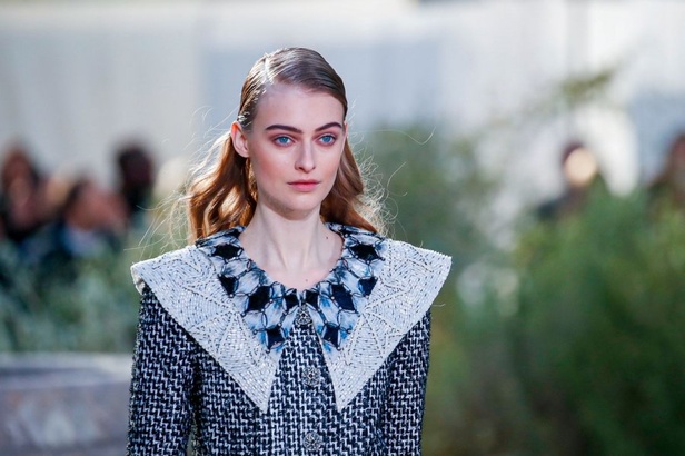 الأسود والأبيض.. عنوان مجموعة Chanel  من الألبسة الفاخرة لربيع وصيف 2020