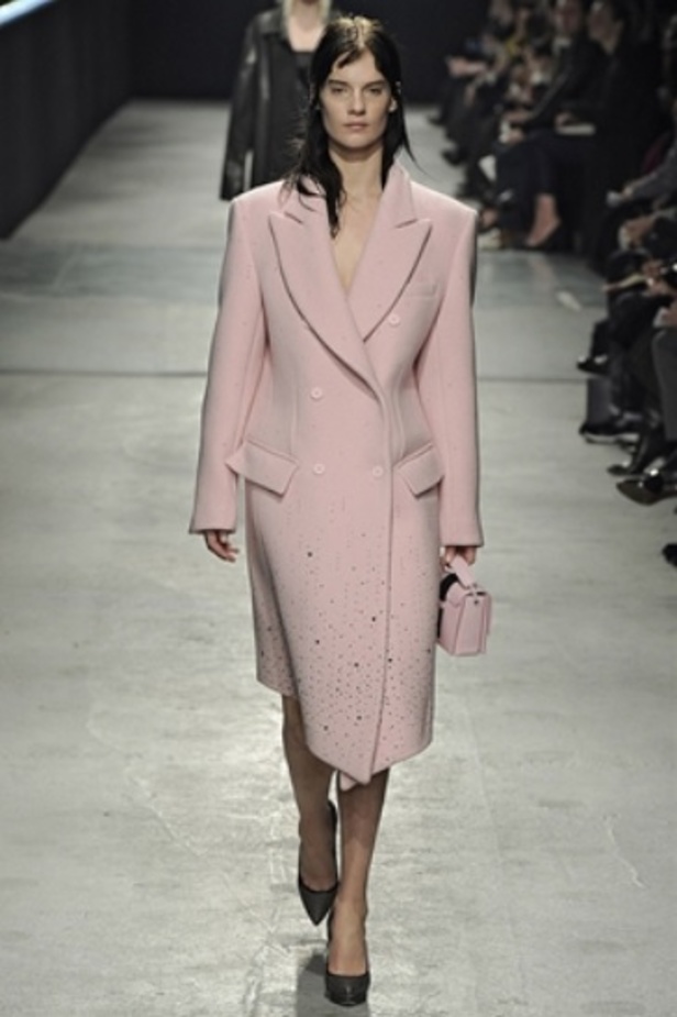 مجموعة Christopher Kane لخريف شتاء 2014 تغرّد خارج السرب