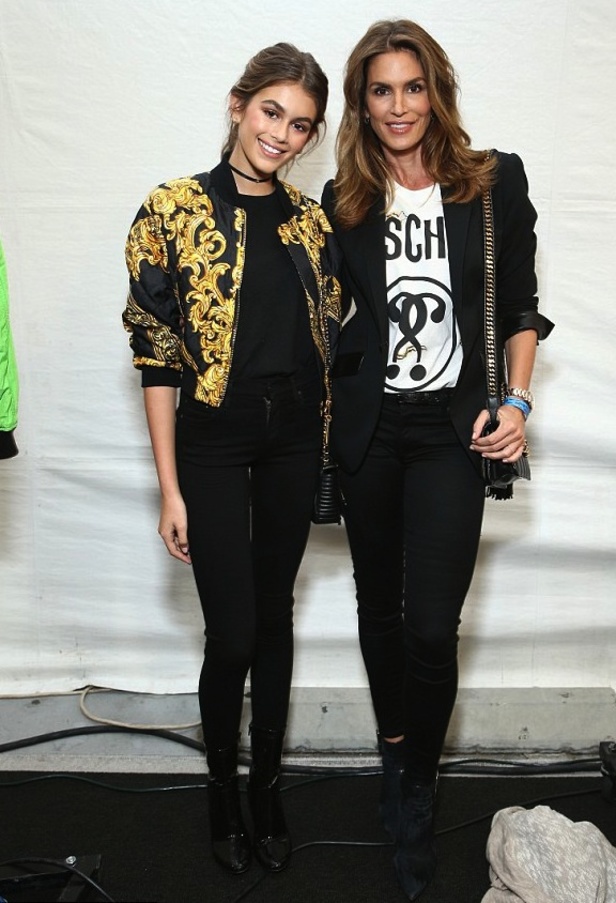 مجموعة "موسكينو" ريزورت 2017!