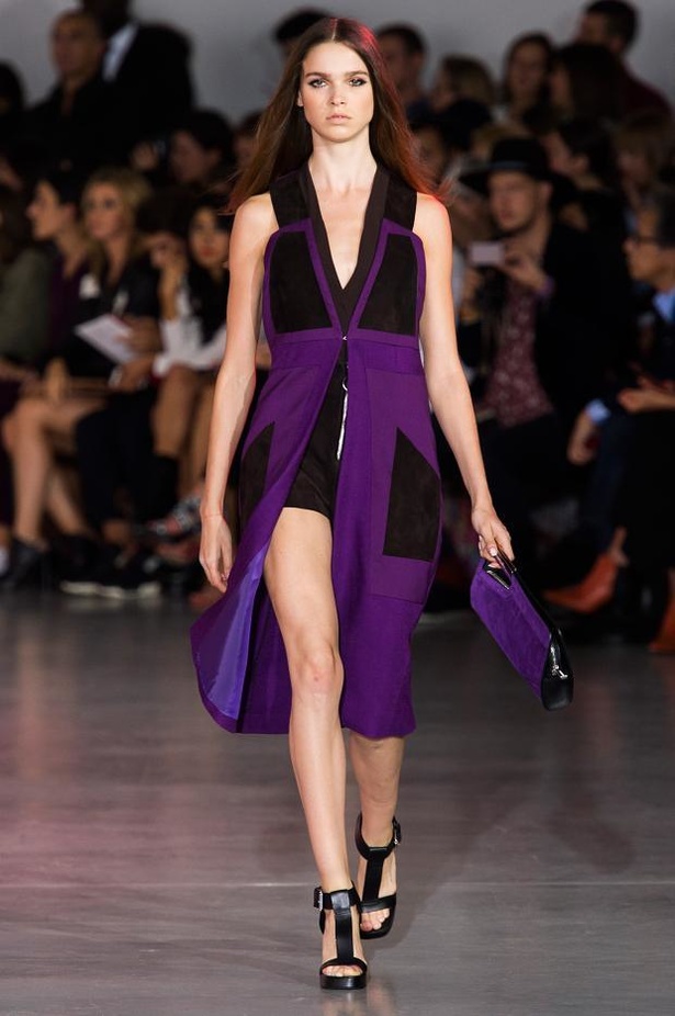 Costume National .. الحرية المتطورة