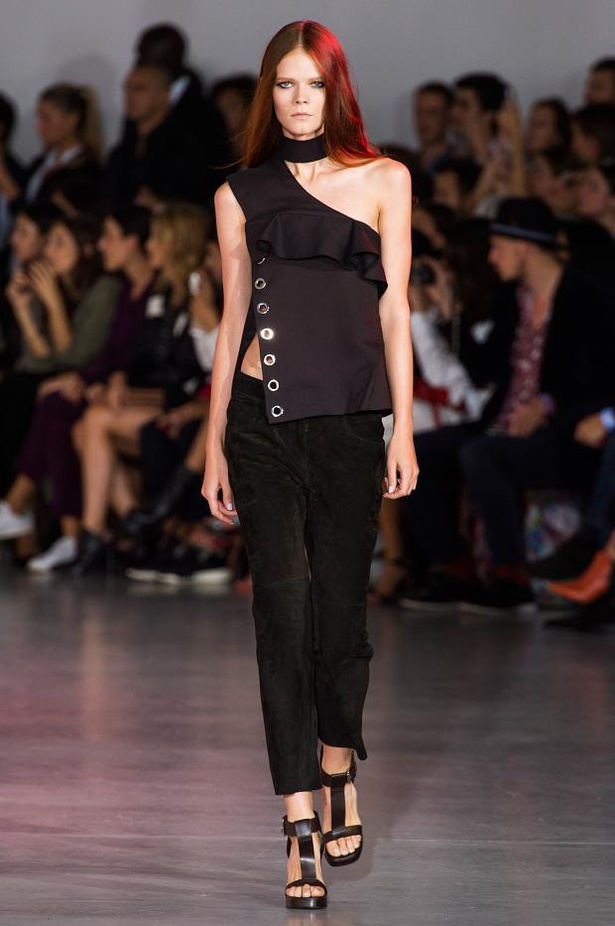 Costume National .. الحرية المتطورة