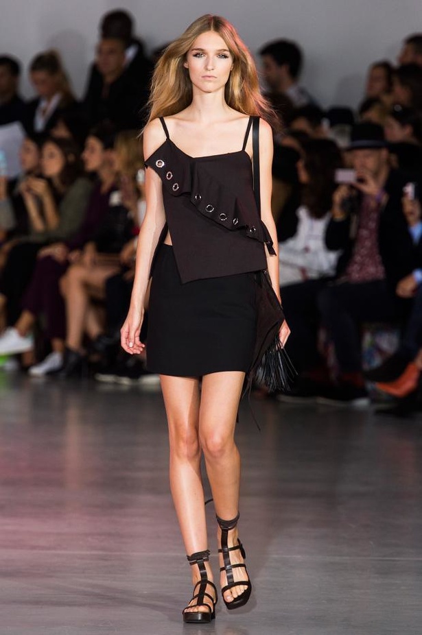 Costume National .. الحرية المتطورة