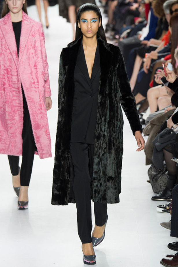 مجموعة DIOR: ألوان أنثوية وقصّات رجالية