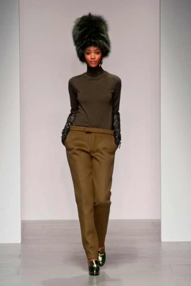 Daks: أزياء عسكرية بلمسات أنثوية