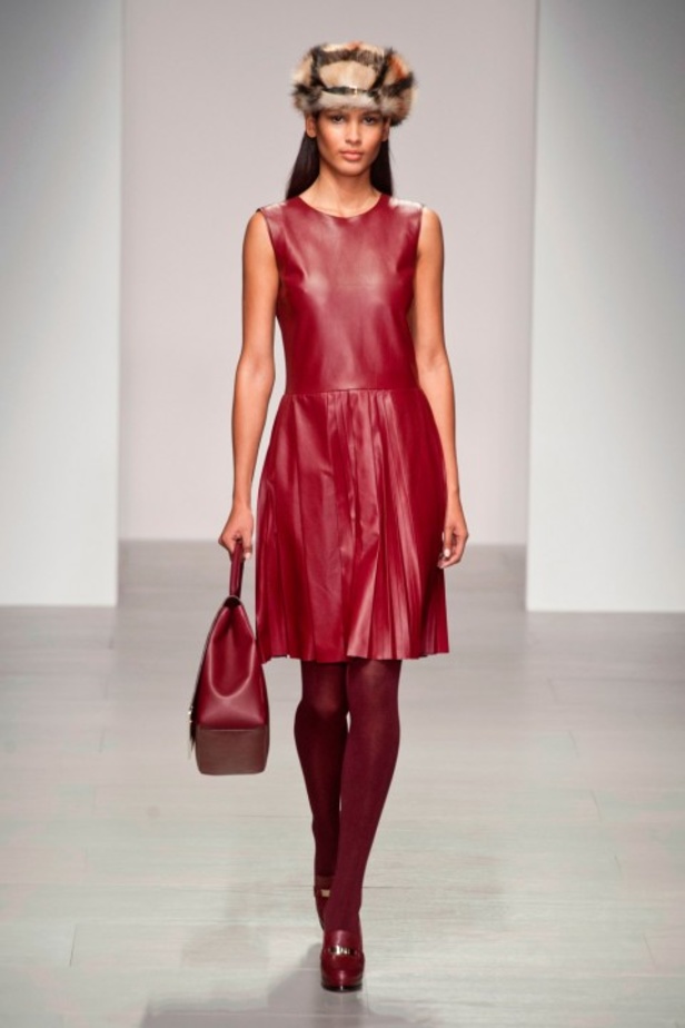 Daks: أزياء عسكرية بلمسات أنثوية