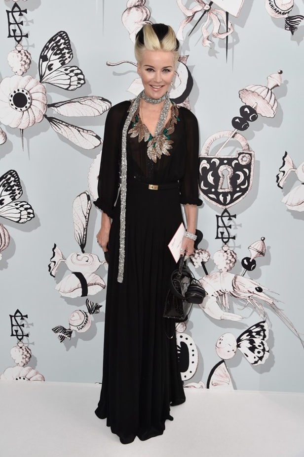 أجواء فريدة وساحرة في مجموعة دار أزياء “Schiaparelli”