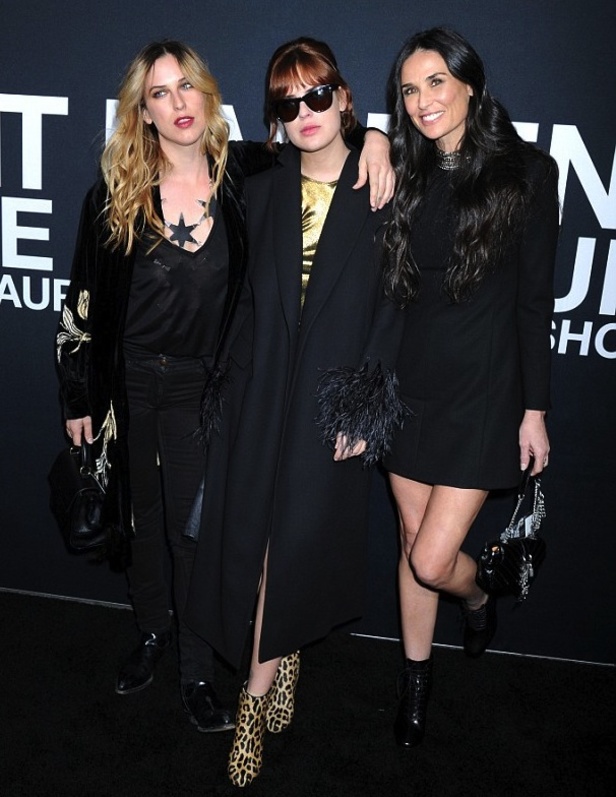 "سان لوران" ومجموعة مُبهرة لموسم خريف وشتاء 2016-2017!