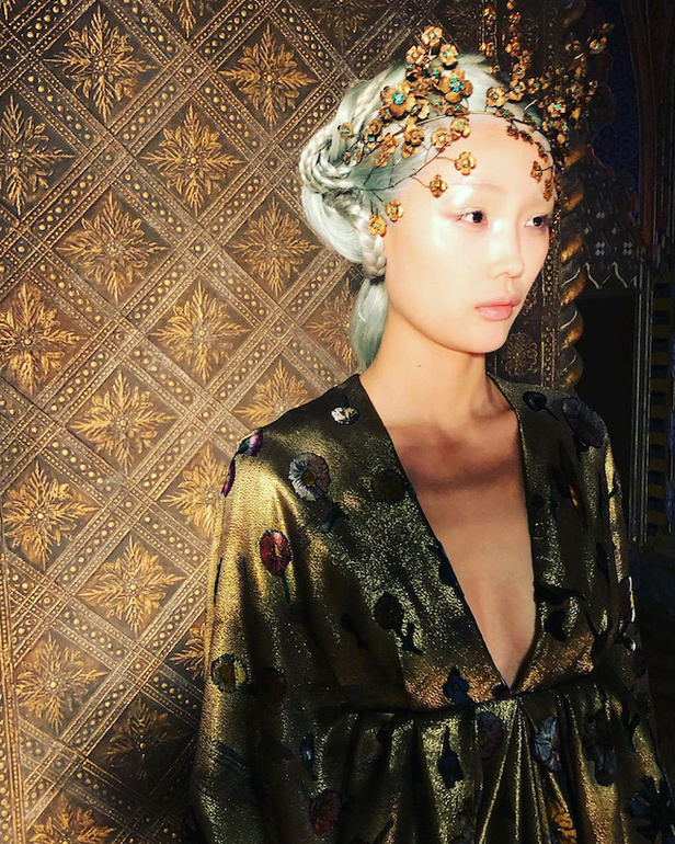 عرض أزياء ديور الهوت كوتور لربيع وصيف 2021 ضمن أسبوع الموضة في باريس