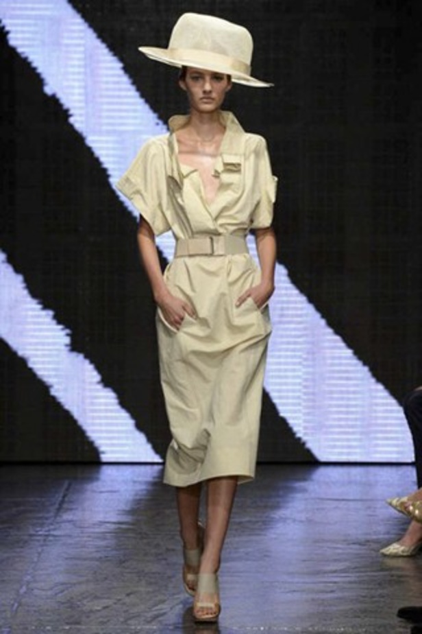 أناقتك العصرية مع Donna Karan