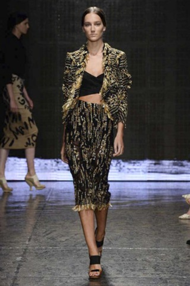 أناقتك العصرية مع Donna Karan