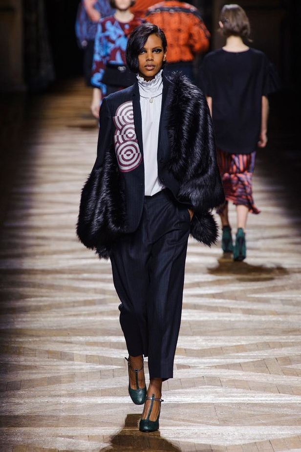 Dries Van Noten... أناقة الخطوط الوهمية