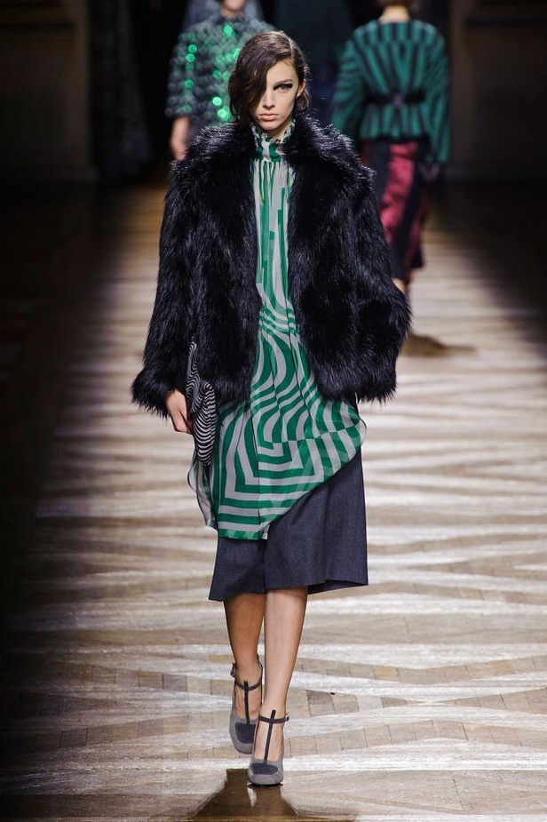 Dries Van Noten... أناقة الخطوط الوهمية