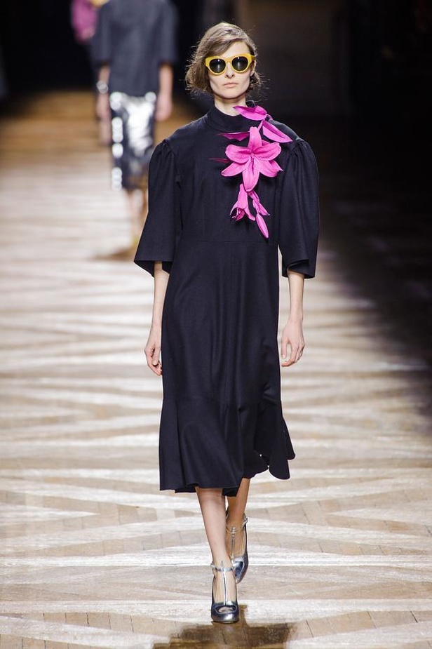 Dries Van Noten... أناقة الخطوط الوهمية