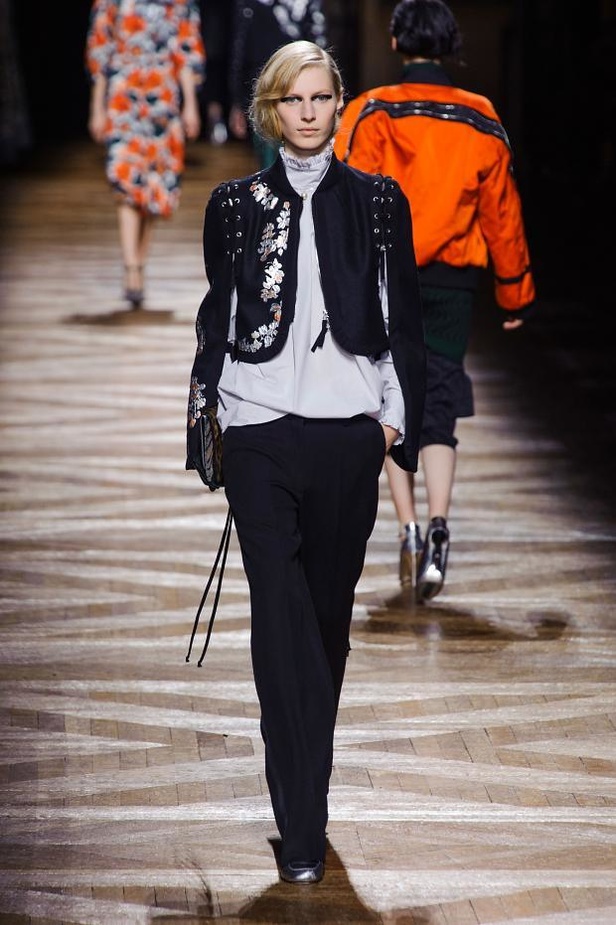 Dries Van Noten... أناقة الخطوط الوهمية