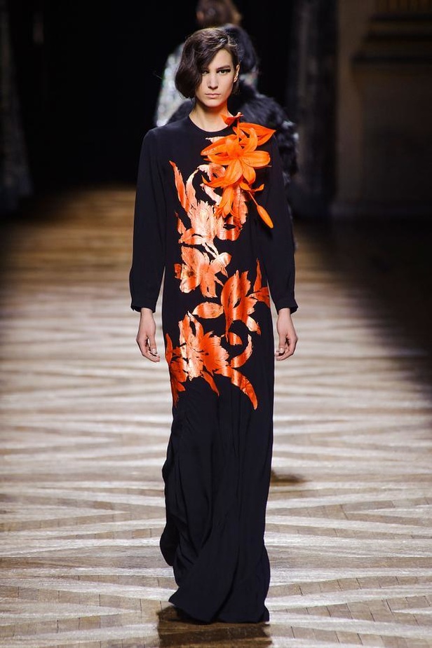 Dries Van Noten... أناقة الخطوط الوهمية
