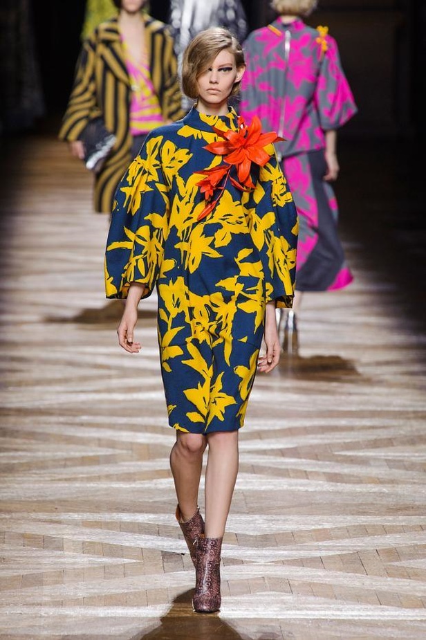 Dries Van Noten... أناقة الخطوط الوهمية