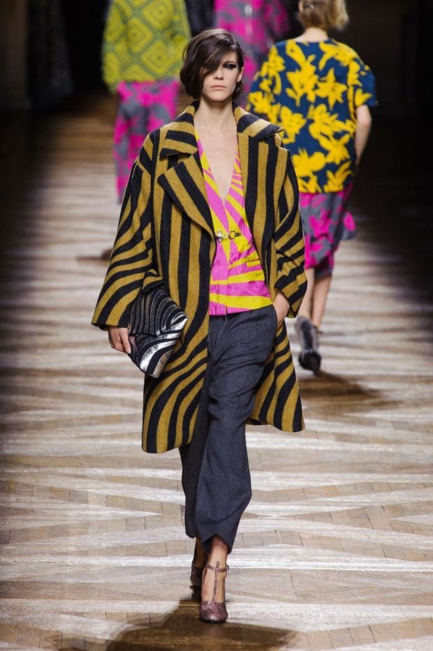 Dries Van Noten... أناقة الخطوط الوهمية