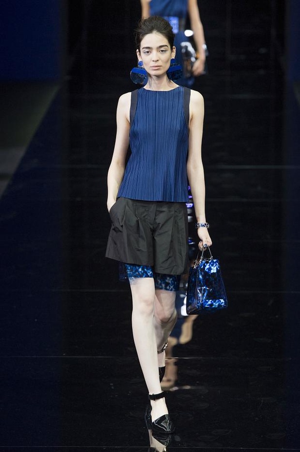 Emporio Armani .. كل غموض الأزرق وسحره