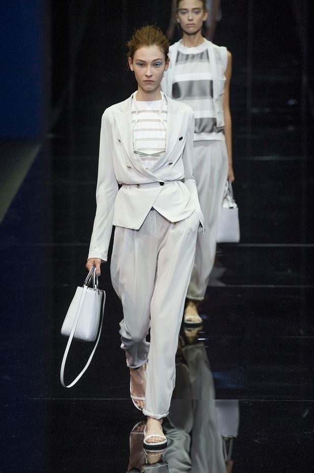 Emporio Armani .. كل غموض الأزرق وسحره