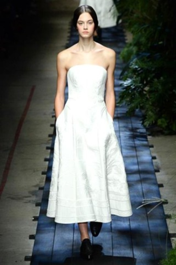 سحر الحدائق في عرض Erdem لربيع وصيف 2015