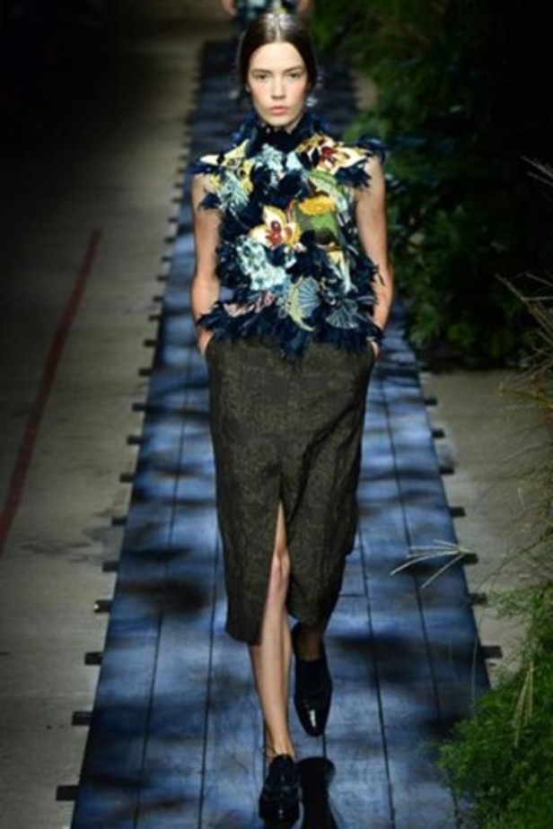 سحر الحدائق في عرض Erdem لربيع وصيف 2015