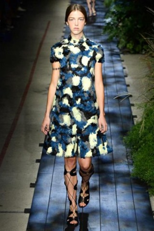 سحر الحدائق في عرض Erdem لربيع وصيف 2015